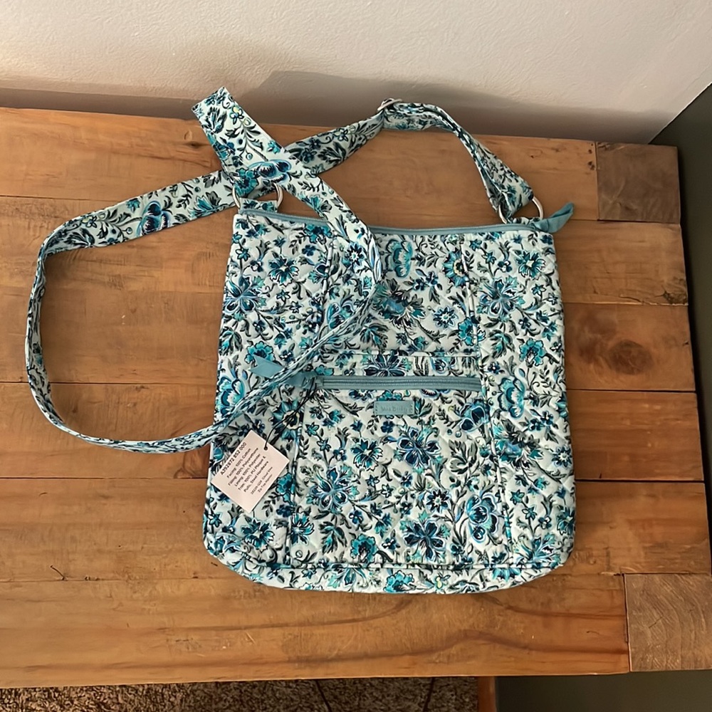 VERA BRADLEY-  NWT 28229-Q28 Cloud Vine Zip Top Hipster